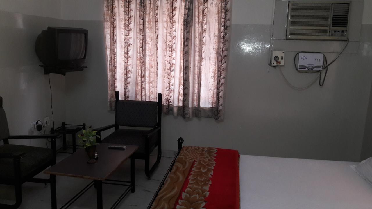 Hotel Urvashi Dźajpur Zewnętrze zdjęcie